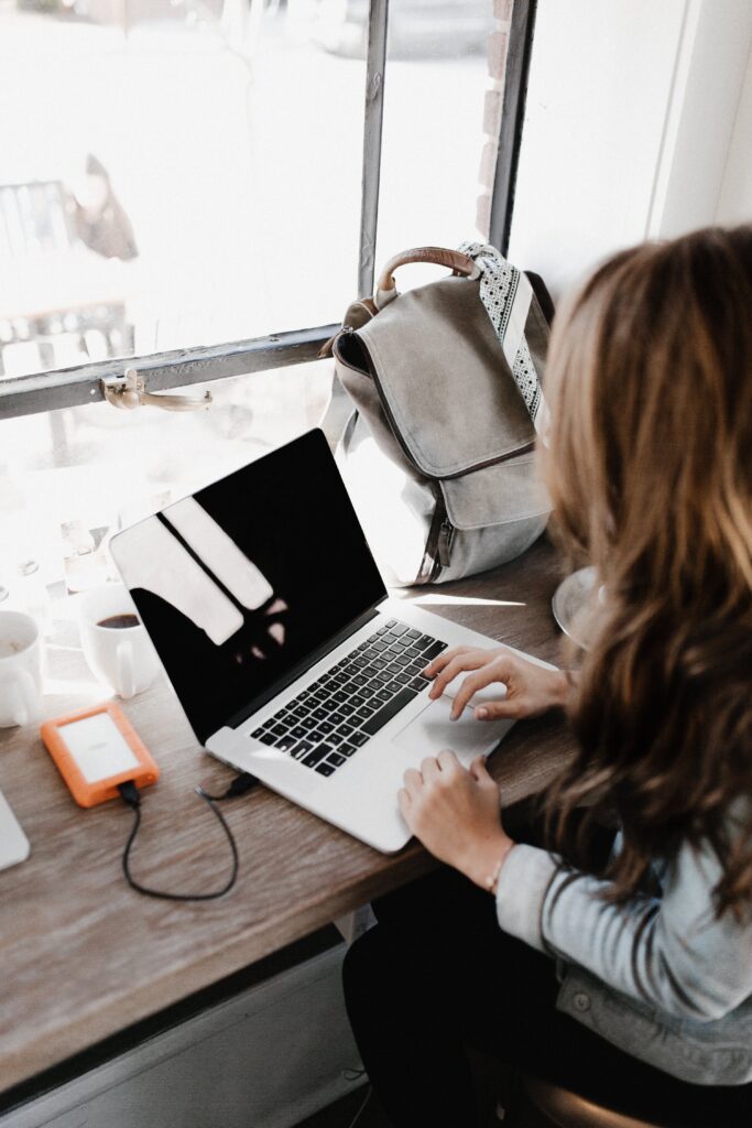 Woman using her computer to trade on stock market to generate passive income online